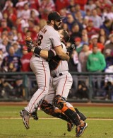 Buster Posey a Brian Wilson se raduj po poslednm autu rozhodujcho zpasu finle Nrodn ligy